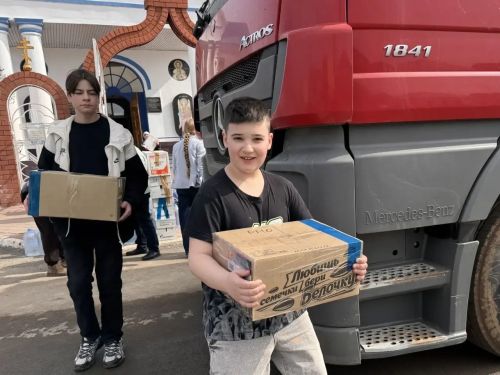 Из Мензелинска отправили пасхальные открытки и целую фуру с гуманитарной помощью
