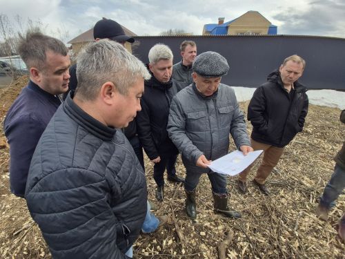 Глава Мензелинского района ознакомился с ходом строительства и реконструкции объектов