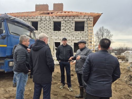 Глава Мензелинского района ознакомился с ходом строительства и реконструкции объектов
