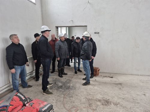 Глава Мензелинского района ознакомился с ходом строительства и реконструкции объектов