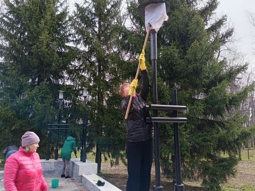 Мензелинцы встретили Первомай созидательным трудом: общегородской субботник объединил жителей
