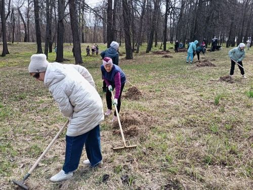 Мензелинцы встретили Первомай созидательным трудом: общегородской субботник объединил жителей