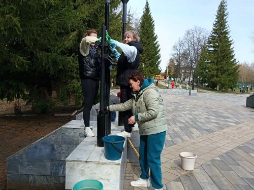 Мензелинцы встретили Первомай созидательным трудом: общегородской субботник объединил жителей
