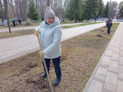 Мензелинцы встретили Первомай созидательным трудом: общегородской субботник объединил жителей