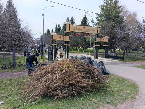 Мензелинцы встретили Первомай созидательным трудом: общегородской субботник объединил жителей