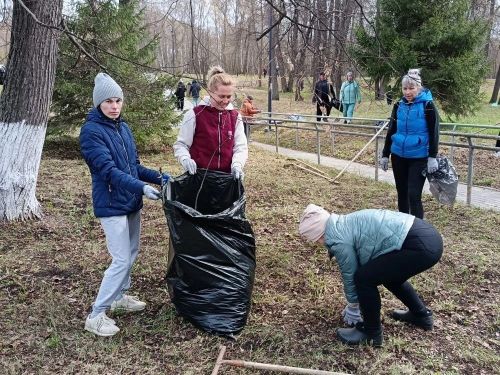 Мензелинцы встретили Первомай созидательным трудом: общегородской субботник объединил жителей