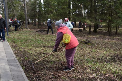 Мензелинцы встретили Первомай созидательным трудом: общегородской субботник объединил жителей