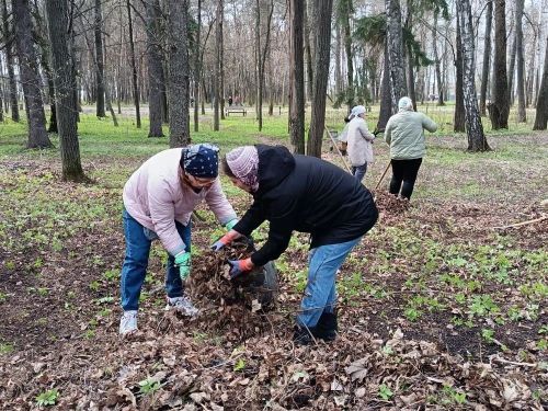 Мензелинцы встретили Первомай созидательным трудом: общегородской субботник объединил жителей