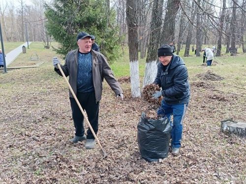 Мензелинцы встретили Первомай созидательным трудом: общегородской субботник объединил жителей