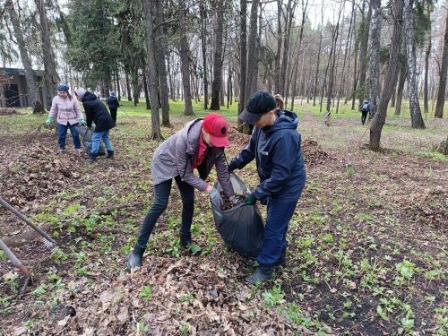 Мензелинцы встретили Первомай созидательным трудом: общегородской субботник объединил жителей