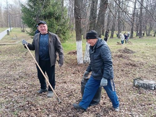 Мензелинцы встретили Первомай созидательным трудом: общегородской субботник объединил жителей