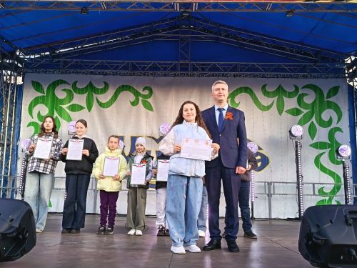 Маленькие герои большого праздника: в Мензелинске вручили награды детям-волонтерам
