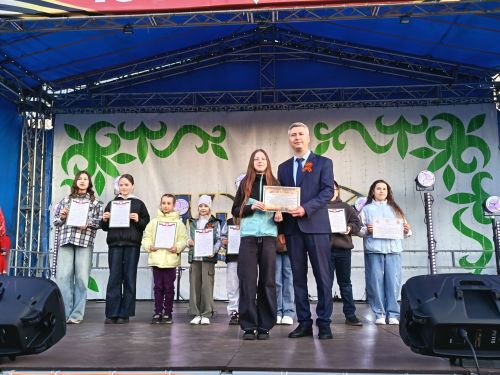 Маленькие герои большого праздника: в Мензелинске вручили награды детям-волонтерам