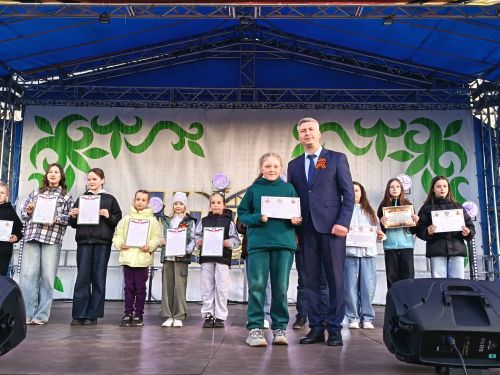 Маленькие герои большого праздника: в Мензелинске вручили награды детям-волонтерам