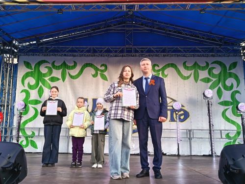 Маленькие герои большого праздника: в Мензелинске вручили награды детям-волонтерам