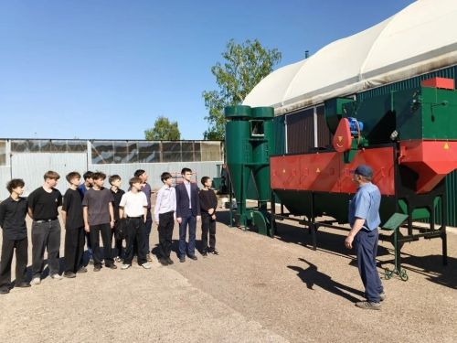 Учащиеся Кузембетьевской школы познакомились с профессиями на экскурсии в Кузембетьевский РМЗ