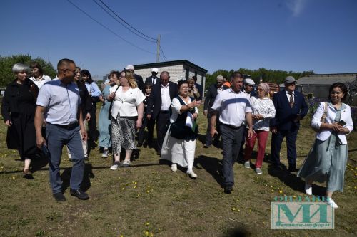 Гости зонального семинара побывали в Мензелинской школе-интернате и увидели производство сыра и свечей