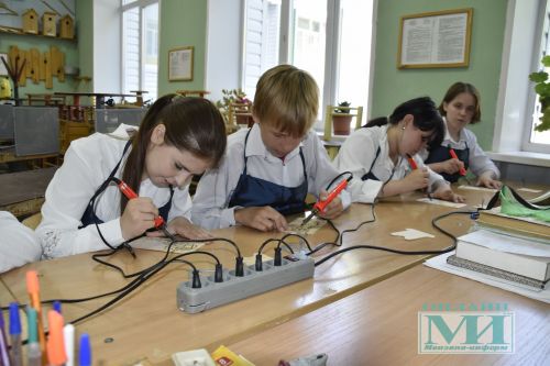 Гости зонального семинара побывали в Мензелинской школе-интернате и увидели производство сыра и свечей