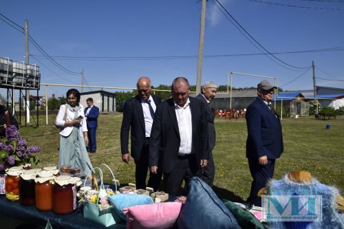 Гости зонального семинара побывали в Мензелинской школе-интернате и увидели производство сыра и свечей