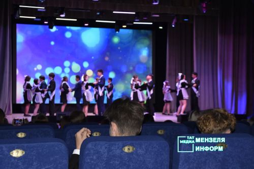 Для выпускников СОШ № 1 прозвенел Последний звонок