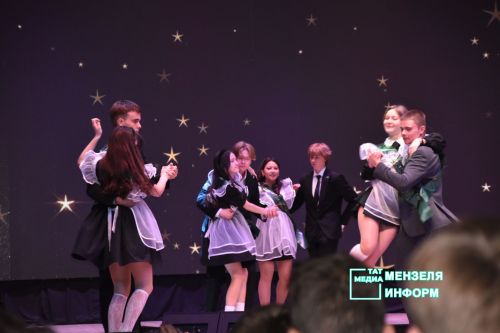 Для выпускников СОШ № 1 прозвенел Последний звонок