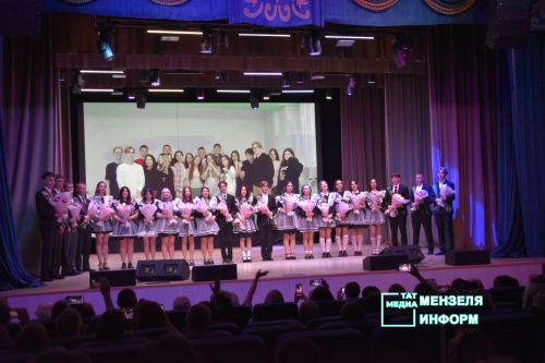 Для выпускников СОШ № 1 прозвенел Последний звонок