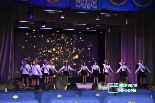 Для выпускников СОШ № 1 прозвенел Последний звонок
