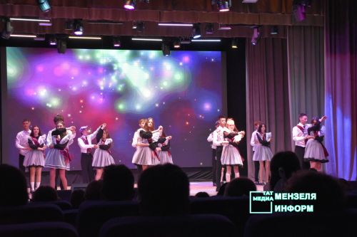 Для выпускников СОШ № 1 прозвенел Последний звонок