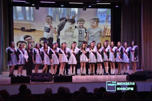 Для выпускников СОШ № 1 прозвенел Последний звонок
