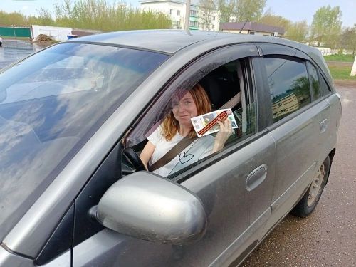 Сотрудники ГИБДД Мензелинского района поздравили водителей с 9 мая