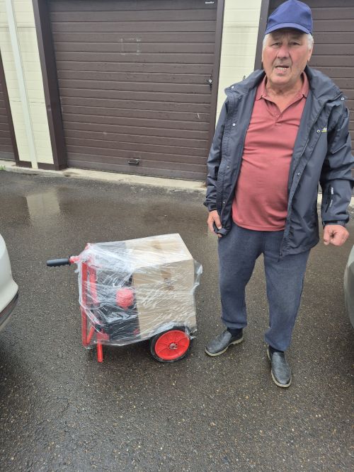Мингазовы из Мензелинска в своём подворье доят 15 коров, а продукцию умело продают в Челнах