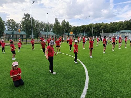 Заряжая энергией лето: яркое открытие первой смены в «Олимпийце»