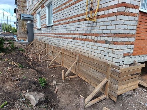 В Мензелинске приступили к капитальному ремонту многоквартирных домов