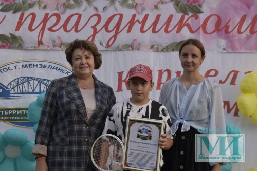 Руководители ТОС Мензелинска организовали заключительный летний праздник