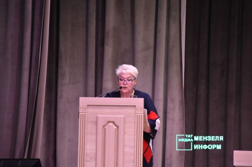 Педагогов наградили за вклад в развитие образования на августовской конференции