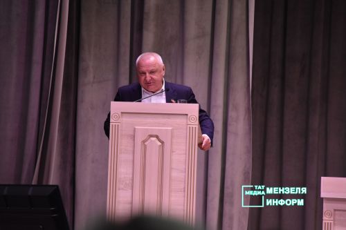Педагогов наградили за вклад в развитие образования на августовской конференции