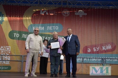 В Мензелинске вручили свидетельства о внесении в электронную Доску почёта РТ
