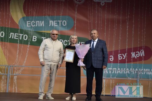В Мензелинске наградили победителей конкурса «Самый красивый цветник» и «Мой цветущий дом»