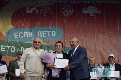 В Мензелинске вручили свидетельства о внесении в электронную Доску почёта РТ