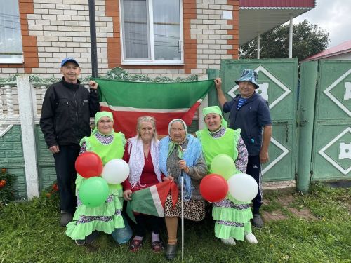 Подопечных комплексного центра поздравили с Днём Республики Татарстан