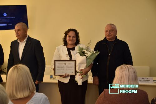 Девять специалистов здравоохранения Мензелинска удостоены Доски почёта РТ