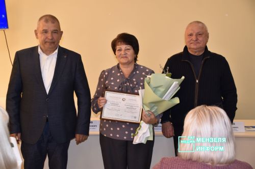 Девять специалистов здравоохранения Мензелинска удостоены Доски почёта РТ