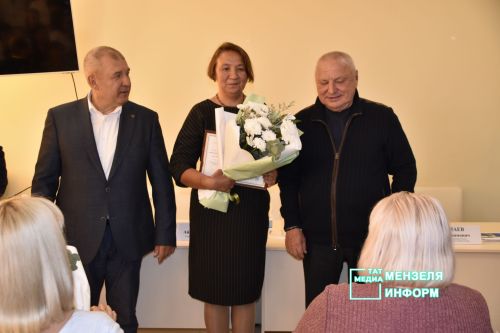 Девять специалистов здравоохранения Мензелинска удостоены Доски почёта РТ