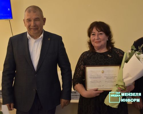 Девять специалистов здравоохранения Мензелинска удостоены Доски почёта РТ