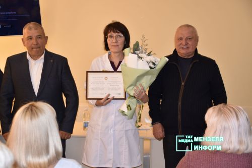 Девять специалистов здравоохранения Мензелинска удостоены Доски почёта РТ