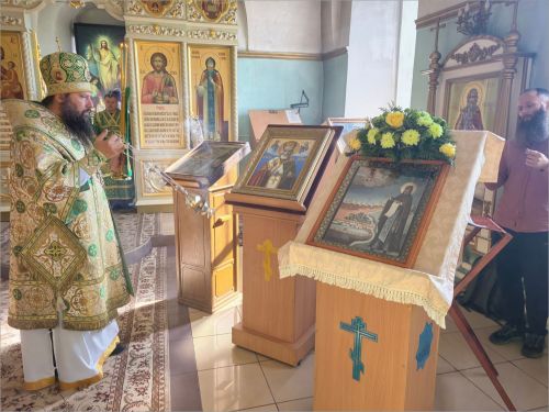В Мензелинске прошли праздничная Литургия и крестный ход