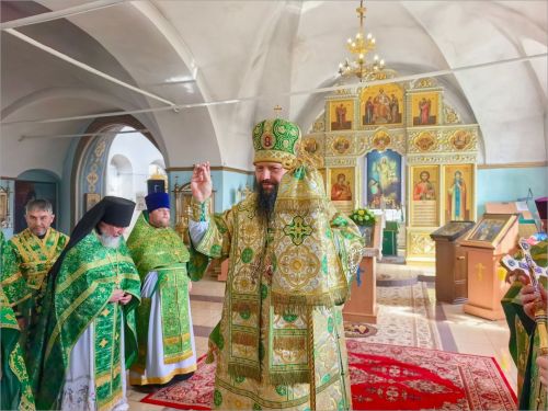 В Мензелинске прошли праздничная Литургия и крестный ход