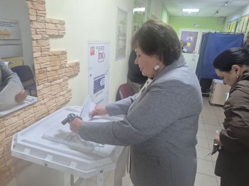 На избирательном участке в посёлке Садак всегда высокая активность