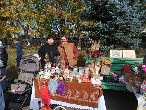 В Мензелинске благотворительная ярмарка в поддержку бойцов СВО собрала 256 тысяч рублей