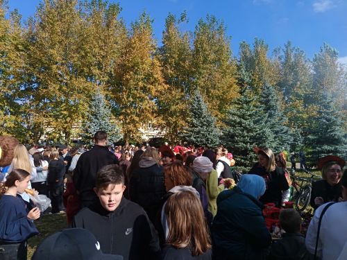 В Мензелинске благотворительная ярмарка в поддержку бойцов СВО собрала 256 тысяч рублей